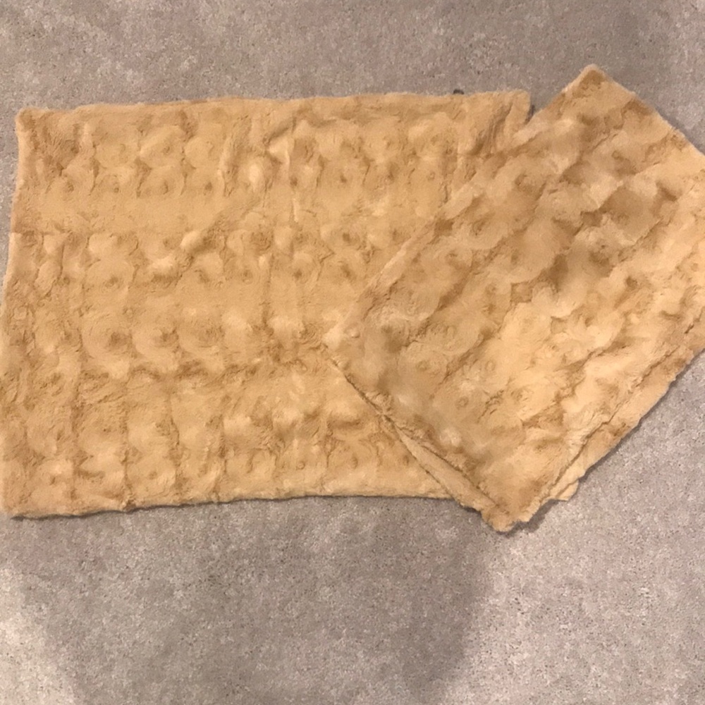 NWOT- faux fur pillow shams set of 2